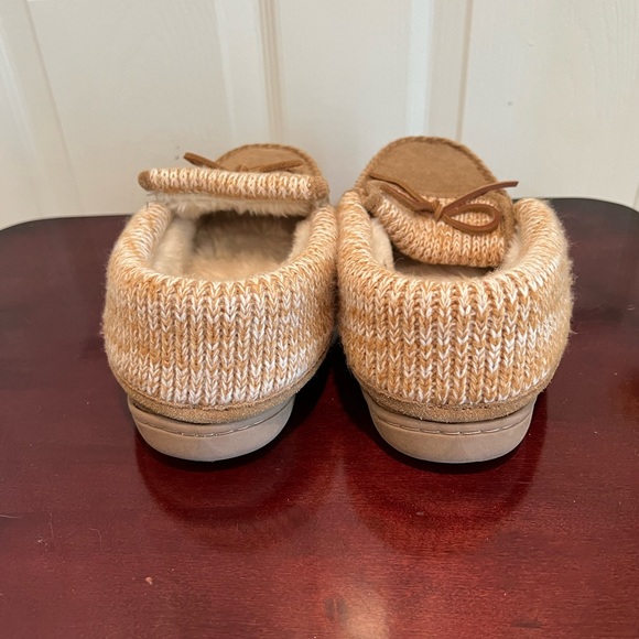 Clarks Slippers Womens 10 Brown Suede Moccasin Faux Fur Lined Sweater Cuff Trim - Picture 6 of 8
